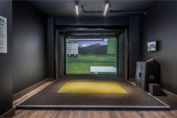 Indoor driving range