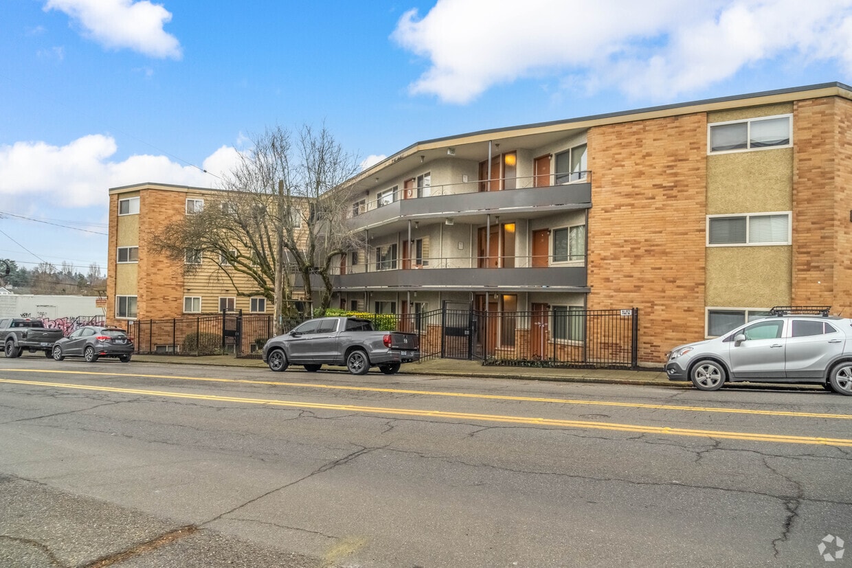 Lake Vista Apartments Exterior